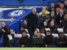 آرني سلوت يدافع عن محمد صلاح ويريد "توازناً مناسباً" في ليفربول