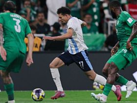 بيراميدز "بطلاً لنصف العالم" بعد الفوز بثلاثية على الأهلي في جدة