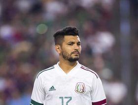 المكسيكي كورونا لاعب إشبيلية يغيب عن كأس العالم للإصابة