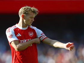 أوديغارد يتجاهل مطالبة أسطورة أرسنال بتجريده من شارة القيادة