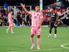 زيادة عقوبة إيقاف لويس سواريز إلى تسع مباريات بسبب سلوكه