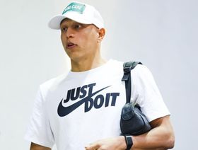 مدافع البنك الأهلي يؤجل زفافه مع اقتراب رحيله للأهلي