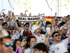 "نيغريرا اقبض أموالك" هتاف مشجعي ريال مدريد ضد برشلونة