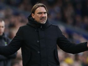 "المدرجات لن تُدير الفريق".. مدرب ليدز يرفض الاستجابة لمطالب الجمهور