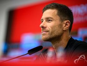 تشابي ألونسو يظهر في غرفة ملابس ريال مدريد