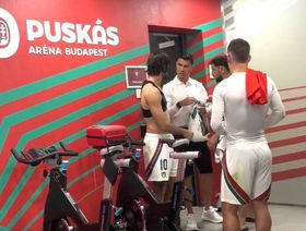 شاهد.. سوبوسلاي يهدي قميصه لرونالدو.. وقائد البرتغال يعطيه وعداً