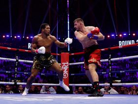"The Comeback".. جوشوا يُسقط برينغا بالضربة القاضية في جدة