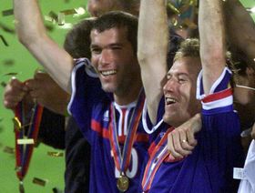 منتخب فرنسا يحدد موعد بداية حقبة زيدان ومباراته الأولى