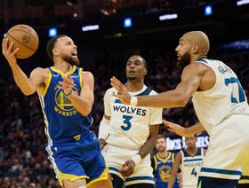 وريورز يخسر في الدوري الأميركي رغم 39 نقطة من ستيفن كوري