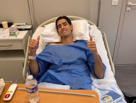 المغربي نايف أكرد يبعث رسالة للجماهير بعد العملية الجراحية