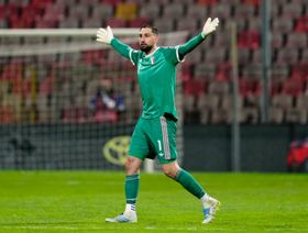 هل تسبب صبي الكرات بحرمان إيطاليا من كأس العالم؟