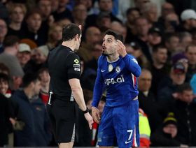 بانتظار عقوبة يويفا.. الاتحاد الإنجليزي يوقف لاعب تشيلسي بيدرو نيتو