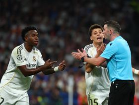 خسارتان في برنابيو.. مايكل أوليفر يدير مباراة ريال مدريد ضد إنتر
