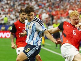 أتلتيكو مدريد يهدد بالتصعيد ضد برشلونة بسبب "حلم" ألفاريز