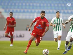 الوداد يفوز على الدفاع الحسني ويتصدر الدوري المغربي مؤقتاً