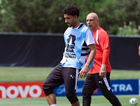 لماذا تراجع عمر مرموش في كأس العالم؟ زميله بمنتخب مصر يوضح