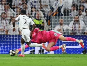 ماذا قال دوناروما لفينيسيوس قبل إهداره ركلة الجزاء؟