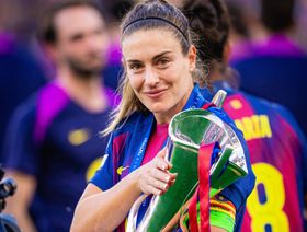 أليكسيا بوتياس تودّع برشلونة بعد مسيرة أسطورية امتدت 14 عاماً