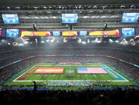 زين الدين زيدان يُجري قرعة أول مباراة بدوري كرة القدم الأميركية في إسبانيا