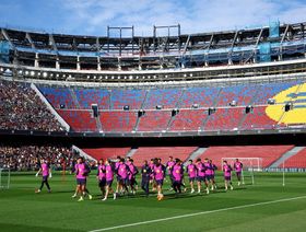 "أسعار جنونية" لحضور مباراة عودة برشلونة إلى "كامب نو"