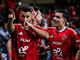 الأهلي يتخطى سيراميكا بصعوبة ليبلغ نهائي كأس السوبر