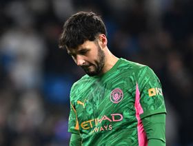 يشعر بالخيانة؟.. حارس مانشستر سيتي يثير أزمة لبيب غوارديولا