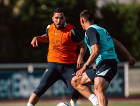 شرقي يثير جدلاً في الجزائر.. ويريد الاقتداء بزيدان في منتخب فرنسا