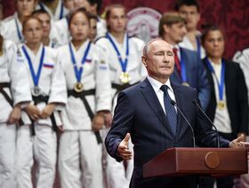بوتين يستنكر المخاطرة بـ"دفن الحركة الاولمبية" في باريس