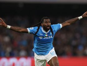 الإصابة تبعد أنغيسا لاعب نابولي لعدة أشهر وغيابه عن أمم إفريقيا