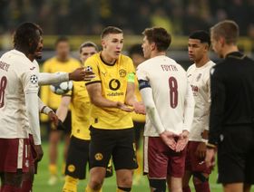 جمهور بوروسيا دورتموند يشن هجوماً لاذعاً على "الكرة الإسبانية"