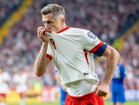 بولندا تهزم فنلندا وتواصل تحديها هولندا في تصفيات المونديال