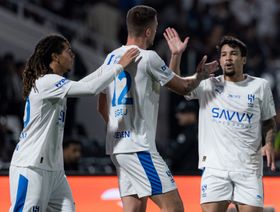 شاهد.. 5 أهداف في شوط أول مثير بديربي الرياض بين الشباب والهلال