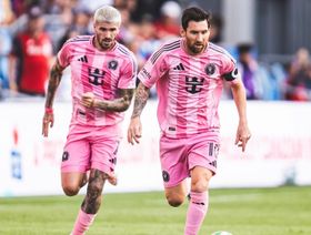 ميسي مهدد بخسارة لقب "درع المشعجين" بعد التعادل مع تورنتو