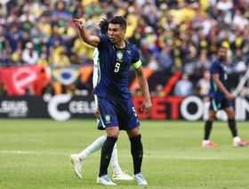 بعد الهزيمة أمام فرنسا.. كاسيميرو يدعم عودة نيمار للبرازيل