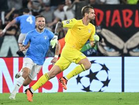 شاهد.. حارس مرمى لاتسيو يُسجل ويدخل تاريخ دوري أبطال أوروبا