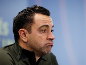 تشافي يكشف سر انهيار نتائج برشلونة في موسمه الأخير مع الفريق