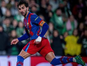 شاهد.. برشلونة يجتاز راسينغ "العنيد" ويتأهل لربع نهائي كأس الملك