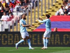 هل ساهم الحكم في فوز برشلونة؟ دوران مهاجم سيلتا فيغو يُوضح