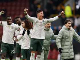 تشيلسي يعبر بيرنلي إلى المركز الثاني في الدوري الإنجليزي