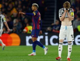 ما أسباب انهيار فرق إنجلترا "دفعة واحدة" في دوري أبطال أوروبا؟