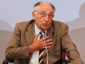 فترته شهدت "إضراب أنيلكا".. وفاة رئيس الاتحاد الفرنسي السابق إسكاليت