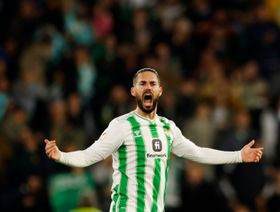 ريال بيتيس يوضح مستجدات إصابتي أمرابط وإيسكو