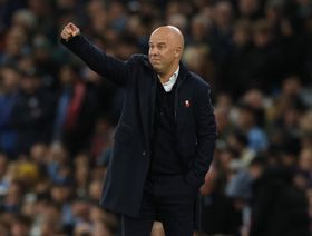 سلوت ينتقد التحكيم ويعترف بأفضلية مانشستر سيتي على ليفربول