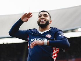 شاهد.. "هاتريك" إسماعيل الصيباري يقود آيندهوفن لفوز مثير على فينورد