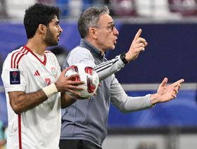 كأس آسيا.. بينتو مدرب الإمارات يحذر من الاستهانة بطاجيكستان