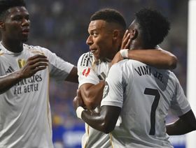 مبابي غطى فم فينيسيوس.. هل وجه إهانة لتشابي؟