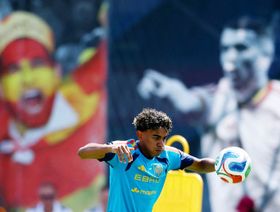 إسماعيل صيباري يخطف إعجاب لامين يامال في كأس العالم