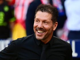 سيميوني بعد إسقاط ريال مدريد: برشلونة يلعب رياضة مختلفة