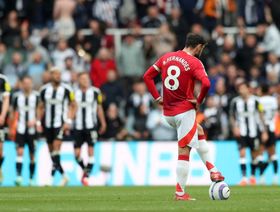 نيوكاسل يذل مانشستر يونايتد ويواصل حلم التأهل لدوري الأبطال