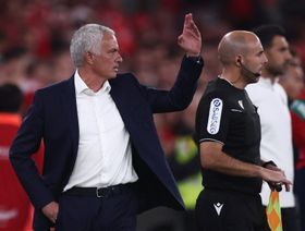 مورينيو ينتقد التحكيم والفريق المنافس في بداية مشواره مع بنفيكا